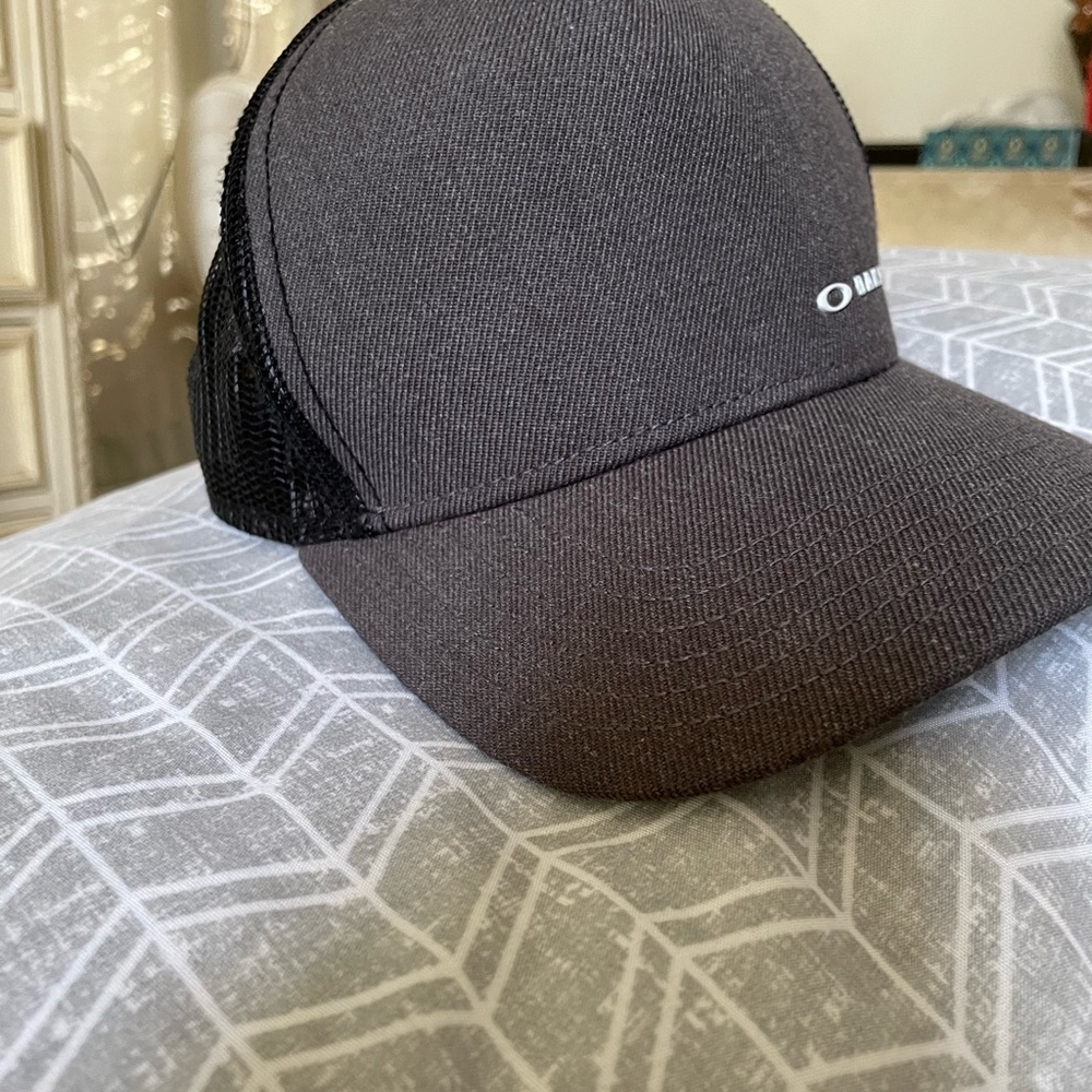 Oakley Cap
